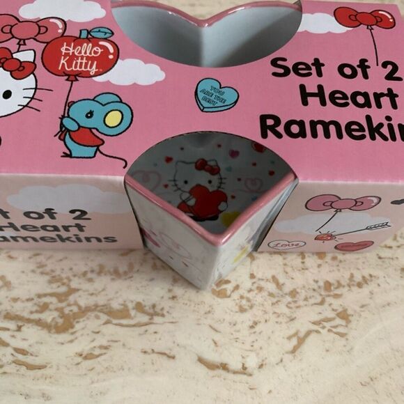 Hello kitty Valentines Day Ramekin - Picture 3 of 10
